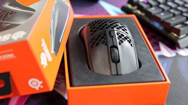 Aerox 3 jadi gaming mouse paling enteng karena beratnya cuma 66 gram saja bro!